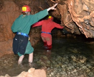 Seguimiento y curso de agua subterráneo